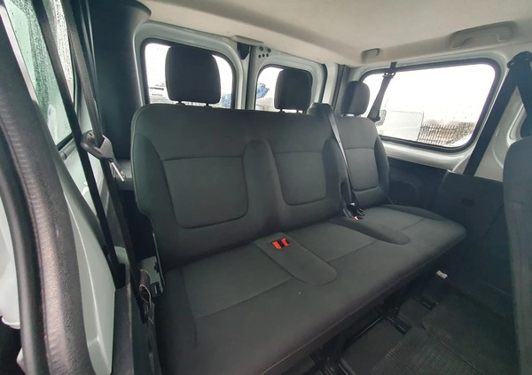 Renault Trafic cena 81180 przebieg: 124395, rok produkcji 2017 z Ozimek małe 92